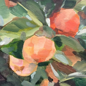 Può includere: Un dipinto di arance su un ramo di albero con foglie verdi. Le arance sono dipinte in tonalità di arancio e rosa, e le foglie sono dipinte in tonalità di verde.