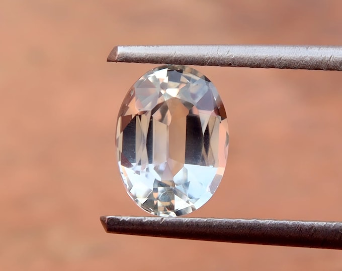 GSI Certified White Sapphire: 1.86 Carat Oval Cut Gemstone