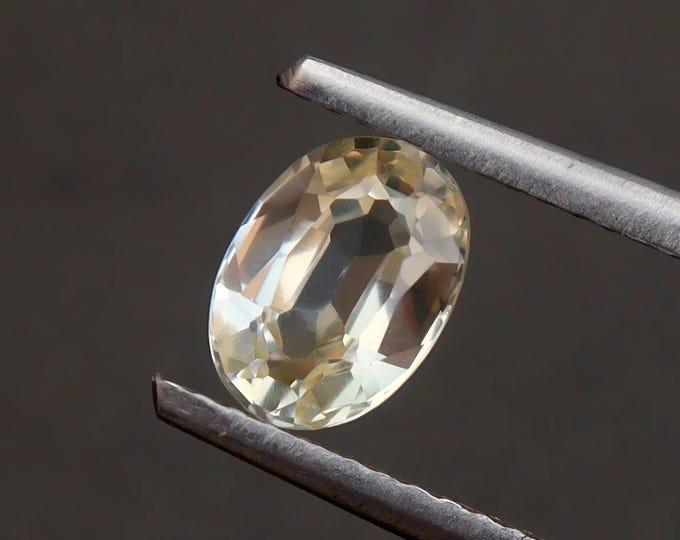 Certified Pastel Yellow Sapphire: 1.03 Carat Oval Cut Gemstone, September Birthstone