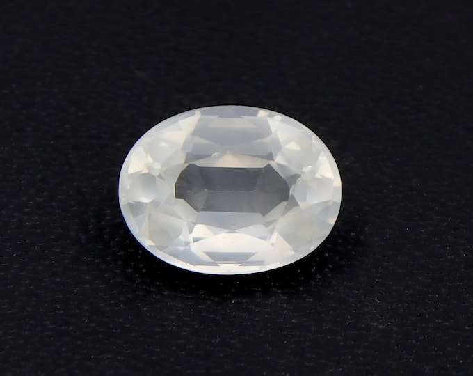 GSI Certified Pastel Yellow Sapphire: 1.62 Carat Oval Cut Gemstone