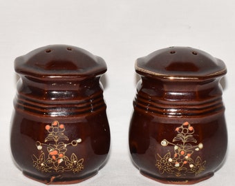 Vintage Japanese Redware Salt & Pepper Shakers 2pc Set Handpainted with Moriage Decoration Made in Japan