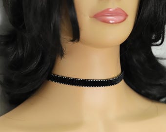 Gargantilla de terciopelo negro ajustable en color negro con diseño en blanco (#12)