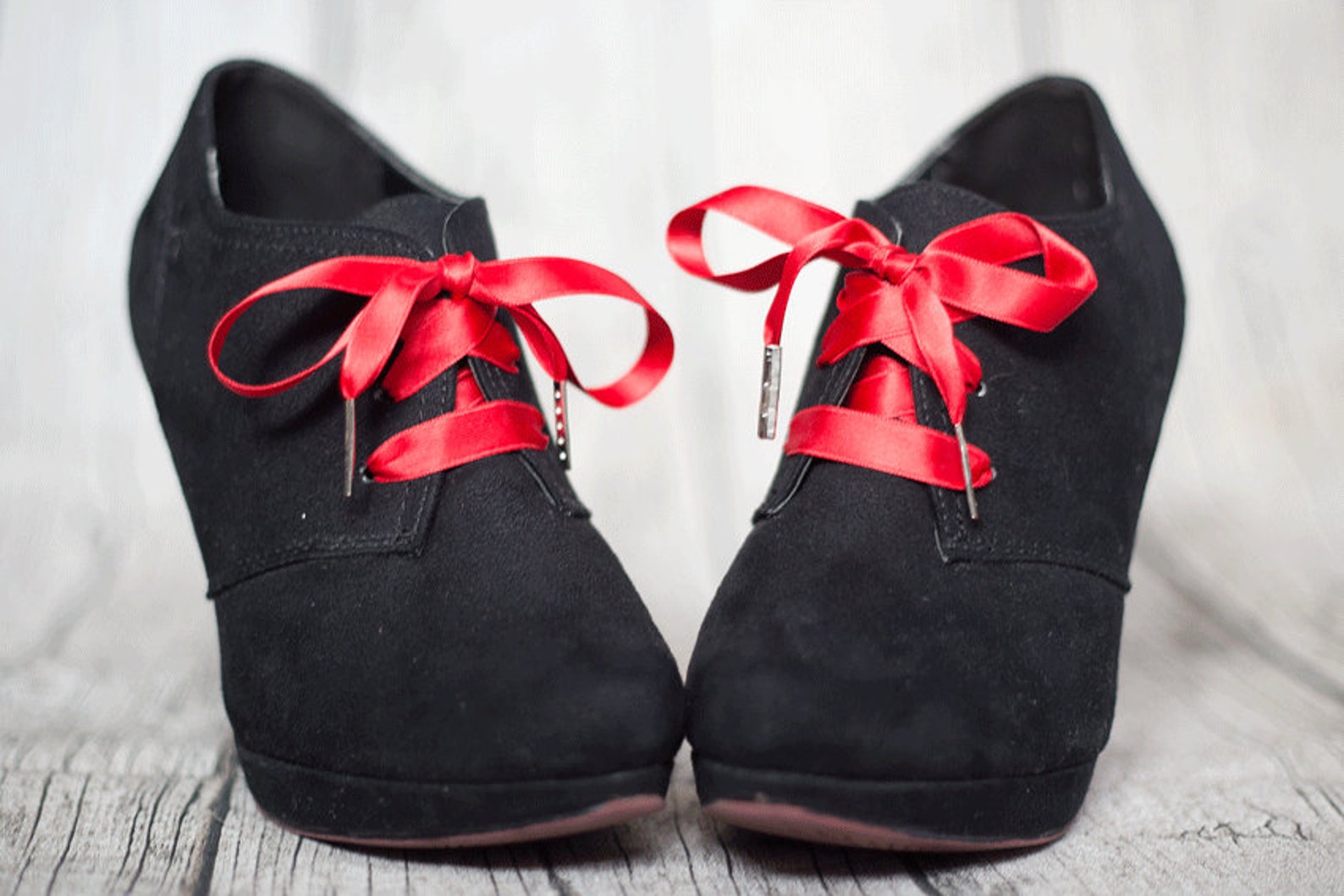 salmon colored shoelaces