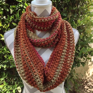 Infinity Scarf / Crochet Infinity Scarf / Cowl Scarf / autumn Infinity Crochet Scarf / Neck Warmer / Circular Scarf / Crochet Accessories