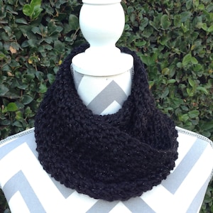 Infinity Scarf / Crochet Infinity Scarf / Cowl Scarf / Black Infinity Crochet Scarf / Neck Warmer / Circular Scarf / Crochet Accessories
