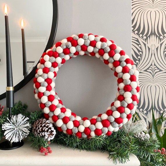 Pom Pom Wreath Modern Wreath Christmas Wreath Christmas Decor Door Wreath Festive Door Decor Winter Grey Felt Ball Wreath