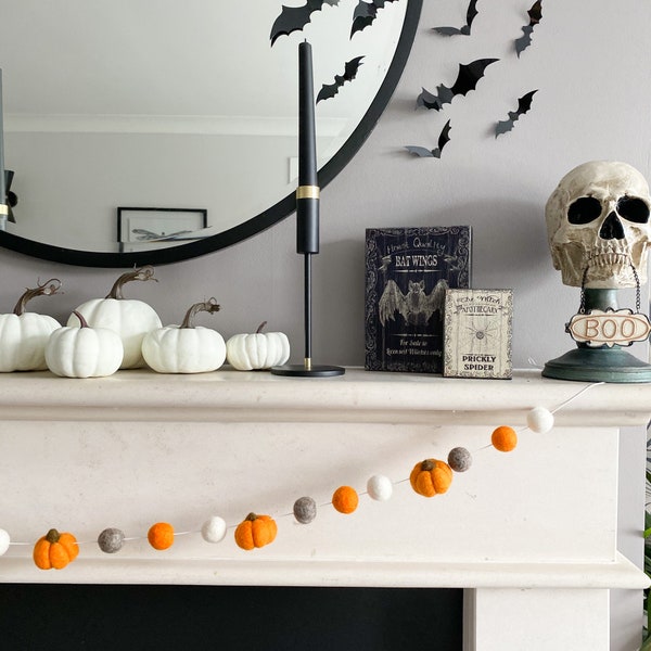 Pumpkin Felt Garland For Halloween, Autumn and Fall wall hanging Decoration Prop in Orange.