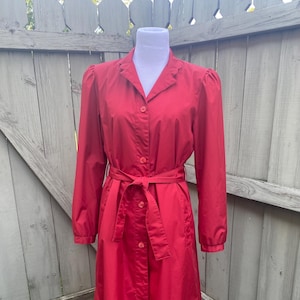 Vintage Red Raincoat Red Trench Coat 1980s Lined Red Mid Length Raincoat Excellent Condition Belted Raincoat Deep Pockets Timeless Apparel