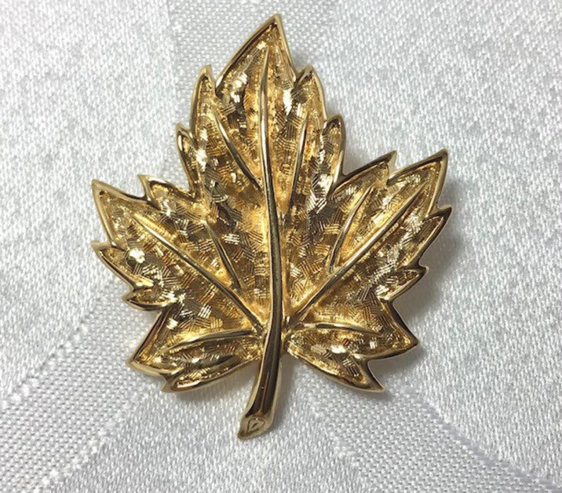 Vintage gold tone Maple leaf brooch signed D\u2019Orlan 9247 1.5 inches