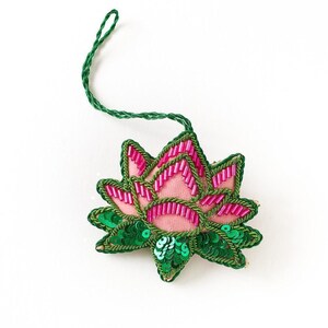 Enfeite de abelha de pelúcia, decoração para árvore de Natal, enfeite de feltro com miçangas, decoração para lareira, enfeite bordado, decoração natalina de feltro, presente para colocar na meia de Natal Lotus Ornament
