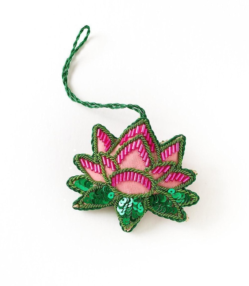 Enfeite de abelha de pelúcia, decoração para árvore de Natal, enfeite de feltro com miçangas, decoração para lareira, enfeite bordado, decoração natalina de feltro, presente para colocar na meia de Natal Lotus Ornament