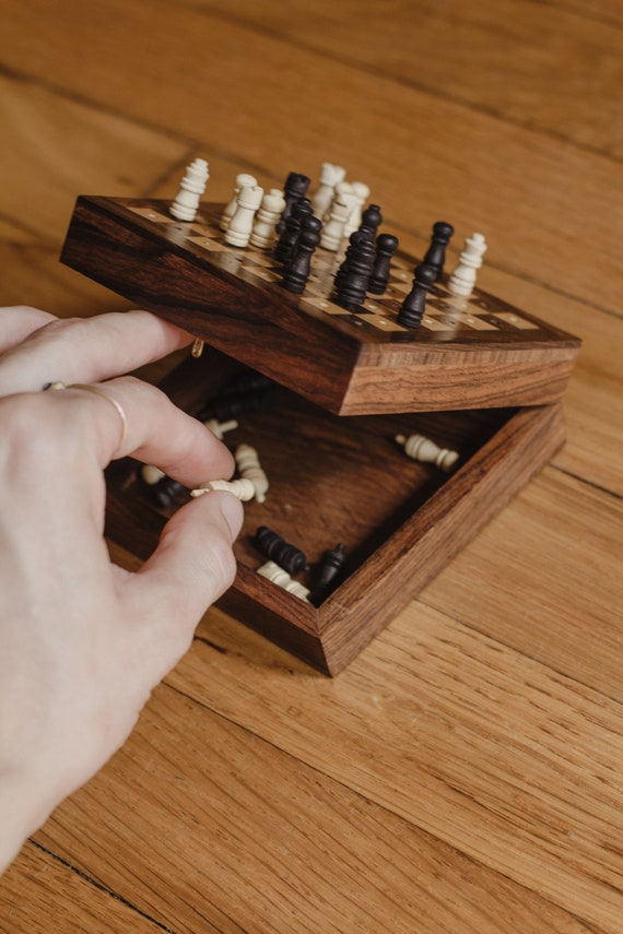 Matr Boomie Travel Chess Game