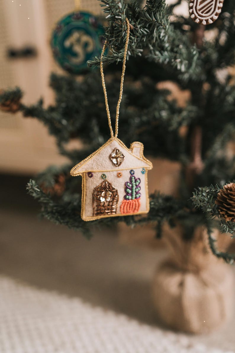 Enfeite de abelha de pelúcia, decoração para árvore de Natal, enfeite de feltro com miçangas, decoração para lareira, enfeite bordado, decoração natalina de feltro, presente para colocar na meia de Natal imagem 11