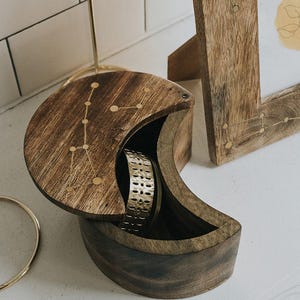 Crescent Moon Box, Moon Jewelry Box, Celestial Moon Box, Stars Wood Box, Sustainable Gifts, Zodiac Keepsake Box, Storage Box, Astrology Box