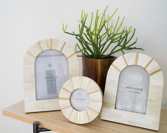 Runder Bilderrahmen (3x3 cm), Fotorahmen, handgeschnitzt aus Knochen mit Messingakzenten, runder Bilderrahmen, kleiner Boho-Fotorahmen, indischer Bilderrahmen