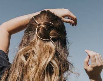 Hammered Moon Hair Pin, Moon Hair Accessories, Women Moon Barrette, Moon Hair Clip, Women Hair Slide, Celestial Hair Pin, Moon Hair Bun Cuff