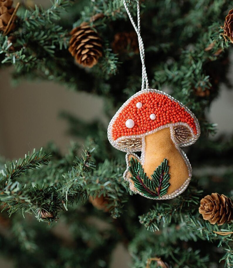 Enfeite de abelha de pelúcia, decoração para árvore de Natal, enfeite de feltro com miçangas, decoração para lareira, enfeite bordado, decoração natalina de feltro, presente para colocar na meia de Natal imagem 15