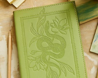 Diario de cuero verde con relieve de serpiente - Papel de algodón reciclado, cuaderno recargable, diario de crecimiento personal y transformación, regalo para el Día de la Madre