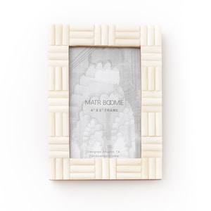 4x6 Picture Frame, Off White Color Hand Carved Bone with Rounded Grid Pattern, Home Gallery Frame, Indian Photo Frame, Bone Inlay Frame