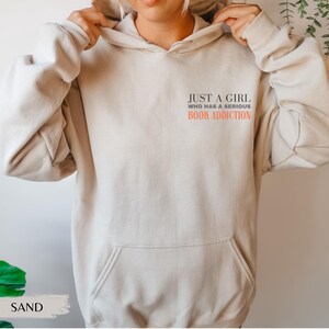 Hoodie met boekenprint, cadeau voor boekenliefhebbers, hoodie voor boekenliefhebbers, sweatshirt met boekenprint, boekshirt, cadeau voor boekenwurm, trui met boekenprint, cadeau-idee voor lezers afbeelding 4