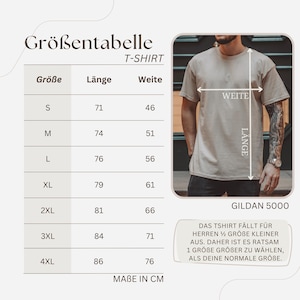 May include: Size chart for a Gildan 5000 t-shirt. The chart shows the size, length, and width in centimeters. The text says "Das Tshirt f&auml;llt f&uuml;r Herren &frac12; Gr&ouml;&szlig;e kleiner aus. Daher ist es ratsam 1 Gr&ouml;&szlig;e gr&ouml;&szlig;er zu w&auml;hlen, als deine normale Gr&ouml;&szlig;e."