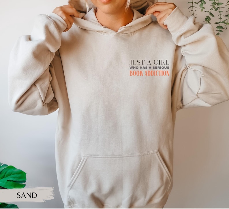 Bluza z kapturem Bookish Merch prezent dla niej, bluza z kapturem dla miłośnika książek, sweter dla książkoholików, koszulka z książkami, prezent dla miłośnika książek z kapturem zdjęcie 3