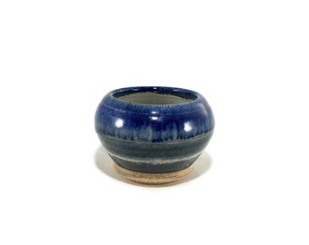 Blue and white stoneware bowl