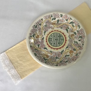 Plato de cerámica vintage pintado a mano con motivos chinos