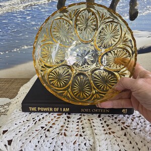Anchor Hocking Honey Gold Amber Medallion Star & Cameo Scalloped Serving Fruit Bowl
