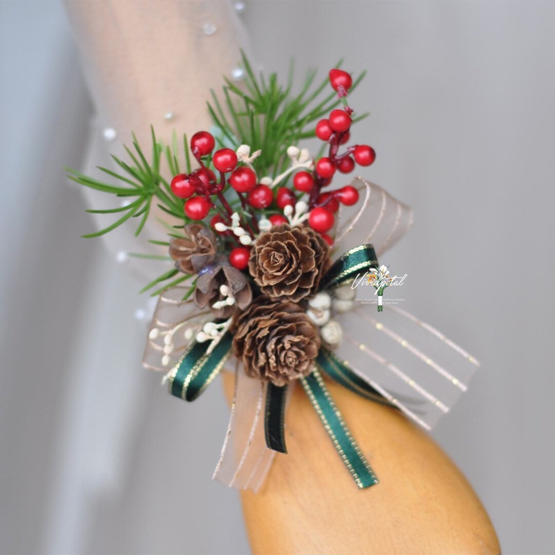 Vintage Style/christmas Corsage/vintage Holiday Corsage/retro Berry