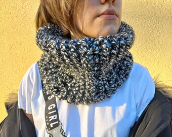 Knitted snood scarf