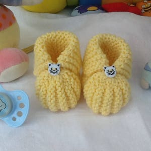 Chaussons Bebe Tricot Layette Blanc Boutons Bois Chaussons Etsy Chaussons Bebe Tricot Layette Blanc Boutons Bois Chaussons Etsy