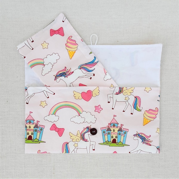 Pochette de rangement personnalisée pour serviette de table enfant motif LICORNES ROSES pour la cantine scolaire et la maison