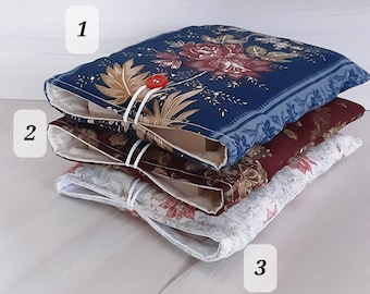 Pochette livre tissu molletonnée fermée par un bouton housse protection livre motif Floral vintage idée de cadeau