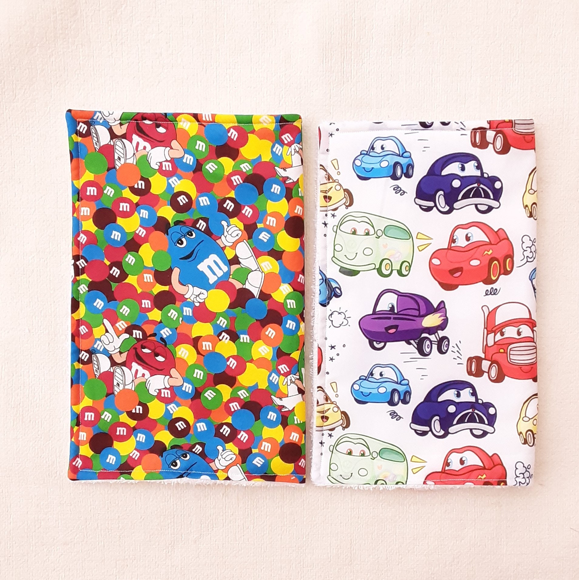 Serviette de Table Enfant Personnalisee en Tissu Coton et Éponge M & M's ou Cars, Serviette Cantine