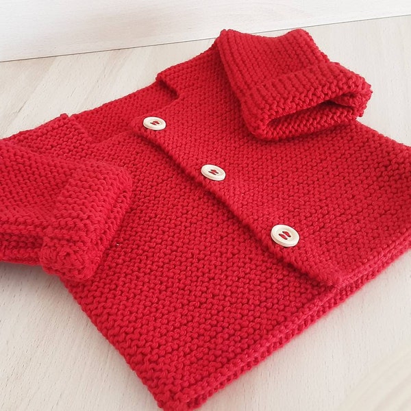 Gilet cardigan bébé tricot 0/2 mois ROUGE au point mousse fait main col carré fermeture boutons bois