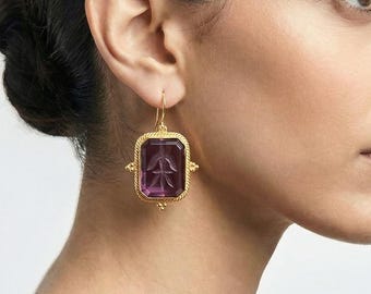 Diepdruk oorbellen, paarse oorbellen, vintage oorbellen, cameo oorbel, Victoriaanse oorbellen, oude Romeinse stijl statement oorbellen, Boho