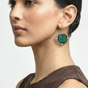 Boucles D'oreilles Anciennes Plaqué Or Avec Pierre Noir/vert Et Bakélite - Vintage, Pendantes !
