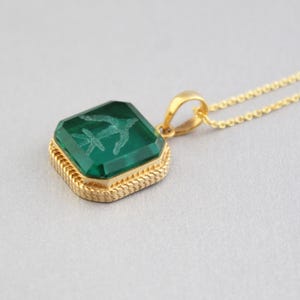 Pendentif Intaglio, Collier vert, Collier en or délicat, Bijoux de mariage, Collier victorien, Cadeaux de demoiselle d’honneur, Déclaration