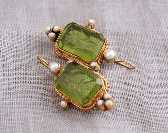 Olive Green Intaglio Earring, Intaglio Crystal Earring, Vintage Earring, wedding earring, art deco earring, gold earring, cameo jewelry