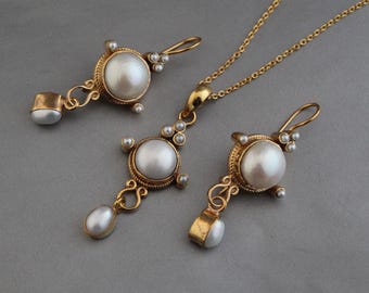 Vintage Pearl Necklace Earring Set: Gold Intaglio Jewelry