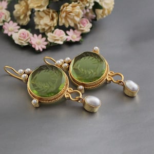 Intaglio Earrings, Green Earrings, Laurel wreath Jewelry, Vintage Jewelry, Intaglio Jewelry, Gold chandelier earrings, Gold Wedding Earrings