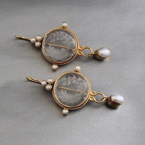 Intaglio Earrings, Clear Crystal Earrings, Laurel wreath Jewelry, Vintage Jewelry, Intaglio Jewelry, Gold chandelier earrings, Gift for Mom