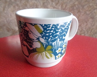 Vintage retro 1970s Childs Nursery Rhyme cup depicting Mary Mary Quite Contrary, Made in England
