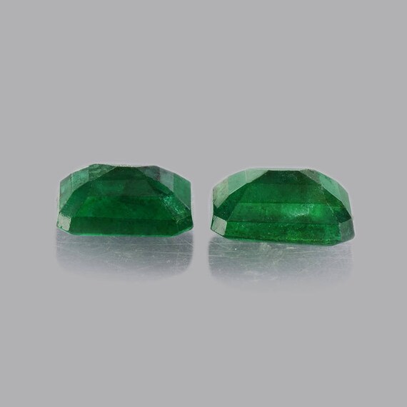 1.97 cts天然エメラルドファセットカットオクタゴン7x5x3.5 mm 2個