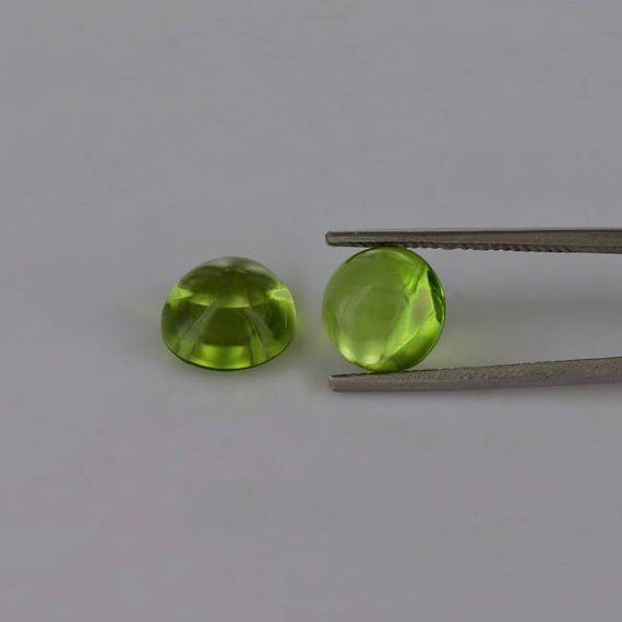 5.78 cts天然ペリドットカボションラウンド8x8 mm AAAグレードルーズ