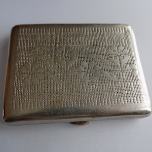 Russe ancien étui à cigarettes, ornement floral « broderie »*