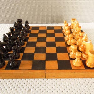 Jeu D'échecs Indonésien En Bois De Champaca - Très Bon état