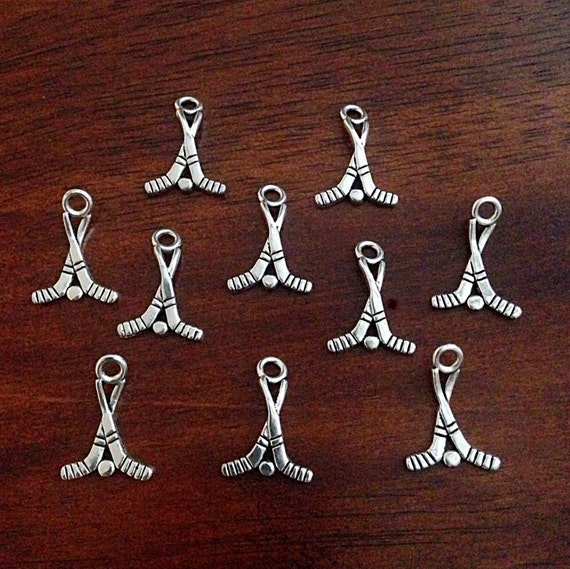 Belle Hockey Sticks Silver Charm Collier Sport Cadeau Joueur Cadeau.