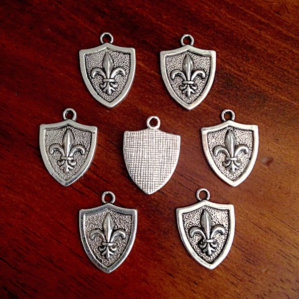 Bulk 15 Fleur De Lis Charms, Antique Silver Charms, New Orleans Saints Charms, Mardi Gras Charms, Findings, Crafting and Jewelry Supplies